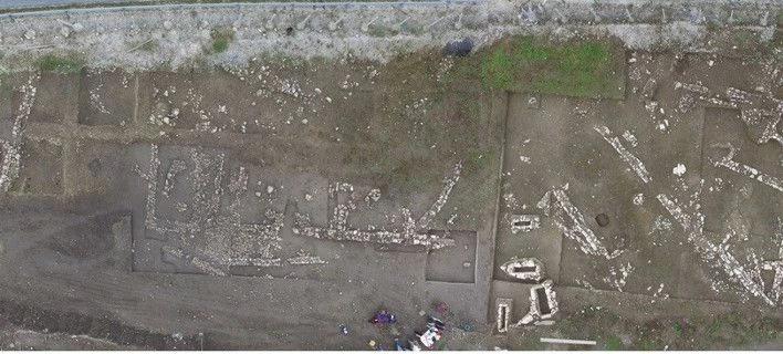 Σπουδαία ανακάλυψη στα Τρίκαλα! Βρήκαν οικισμό της ύστερης εποχής του Χαλκού με κτίρια, τάφους, αγγεία (εικόνες)